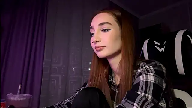 HollyPaw online show from November 17, 6:34 pm