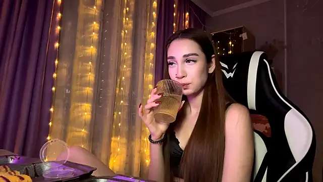 HollyPaw online show from January 12, 8:15 pm