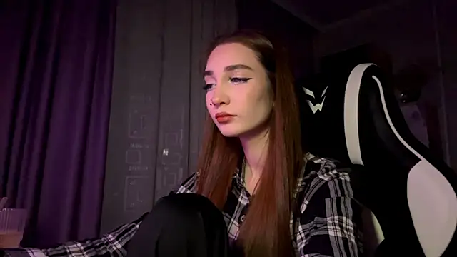 HollyPaw online show from November 30, 6:52 pm