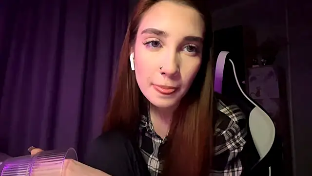 HollyPaw online show from December 1, 6:20 pm