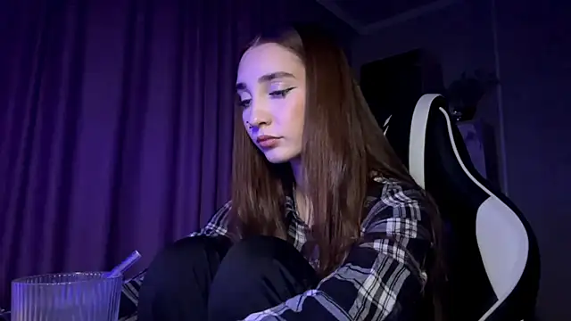 HollyPaw online show from November 21, 7:35 pm