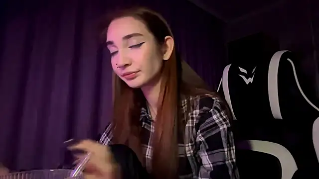 HollyPaw online show from November 25, 7:14 pm