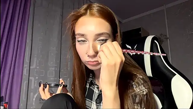 HollyPaw online show from November 15, 6:56 pm