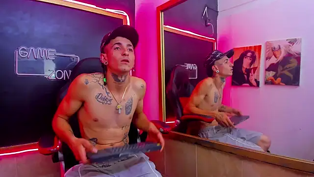 Snapshot of naider_1 chatting on November 8, 5:33 am naider 1 online show from November 8, 5:33 am