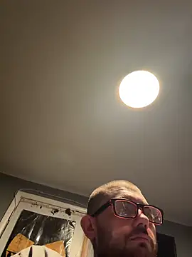 Snapshot of trickydickydaddy chatting on May 10, 2:37 am trickydickydaddy online show from May 10, 2:37 am