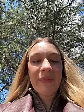 Snapshot of SashaCatt chatting on July 9, 8:37 am SashaCatt online show from July 9, 8:37 am