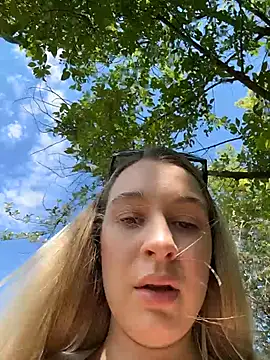 Snapshot of SashaCatt chatting on July 13, 11:20 am SashaCatt online show from July 13, 11:20 am