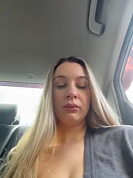 Snapshot of SashaCatt chatting on June 23, 8:23 am SashaCatt online show from June 23, 8:23 am
