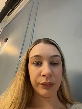 Snapshot of SashaCatt chatting on June 30, 8:47 am SashaCatt online show from June 30, 8:47 am