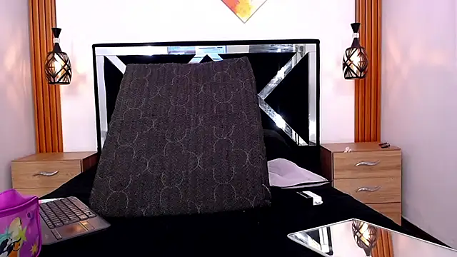 Snapshot of SCARLETT_INK_ chatting on June 17, 12:43 am SCARLETT INK online show from June 17, 12:43 am