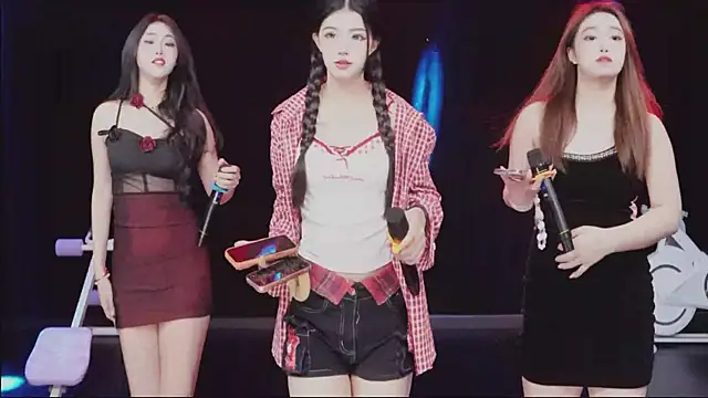 HHH-777 online show from April 12, 4:32 pm