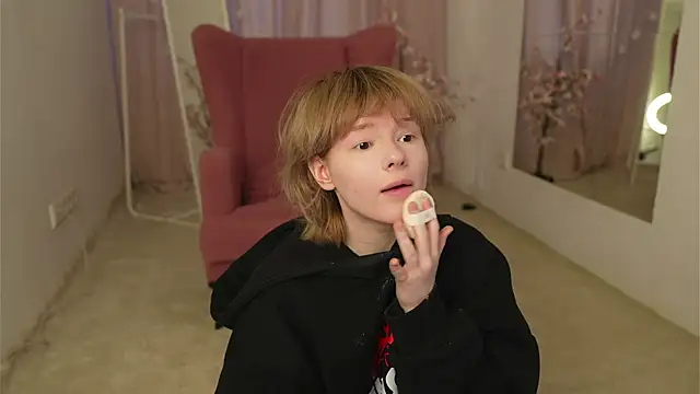 miccka   online show from November 9, 10:41 am