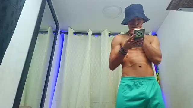 couple hot 00 online show from May 25, 11:03 pm