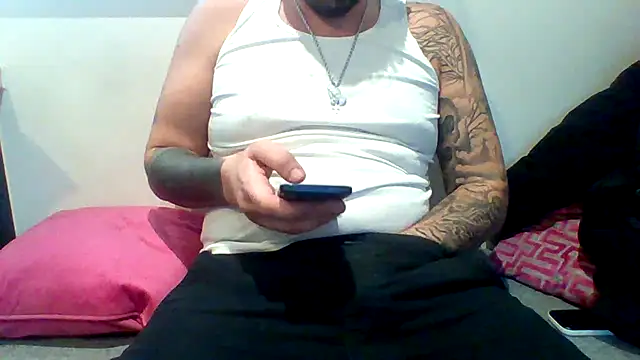 Snapshot of mikeyboys chatting on November 29, 3:01 pm mikeyboys online show from November 29, 3:01 pm