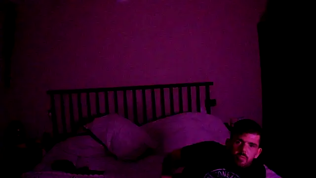 Snapshot of mikeyboys chatting on November 27, 9:37 pm mikeyboys online show from November 27, 9:37 pm