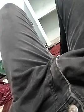 Snapshot of LEOMEGHA2026 chatting on January 10, 9:04 am LEOMEGHA2026 online show from January 10, 9:04 am