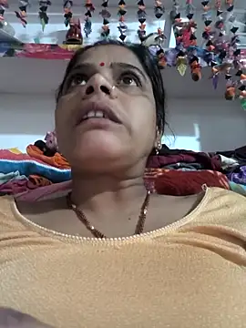 Snapshot of Hot_suini chatting on February 9, 6:00 am Hot suini online show from February 9, 6:00 am