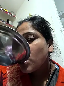 Snapshot of Hot_suini chatting on February 19, 11:23 pm Hot suini online show from February 19, 11:23 pm