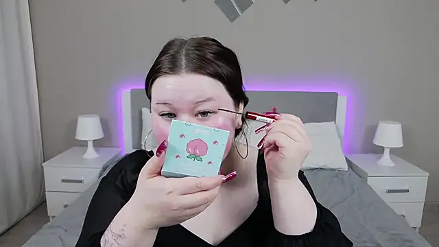 Snapshot of EvaNova_ chatting on November 13, 4:27 am EvaNova online show from November 13, 4:27 am