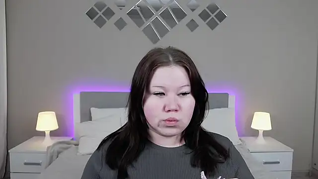 Snapshot of EvaNova_ chatting on December 17, 4:17 am EvaNova online show from December 17, 4:17 am