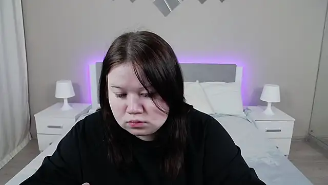 Snapshot of EvaNova_ chatting on November 27, 4:24 am EvaNova online show from November 27, 4:24 am