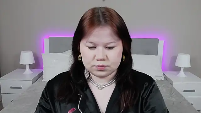 Snapshot of EvaNova_ chatting on February 1, 8:23 am EvaNova online show from February 1, 8:23 am