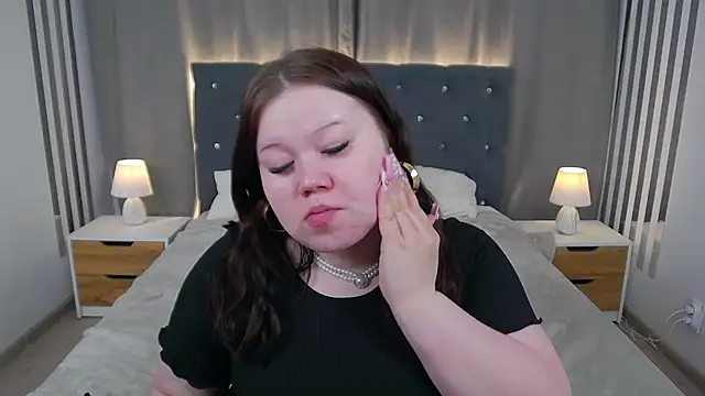 Snapshot of EvaNova_ chatting on December 14, 4:29 am EvaNova online show from December 14, 4:29 am