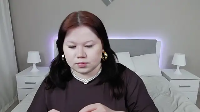 Snapshot of EvaNova_ chatting on January 10, 10:32 am EvaNova online show from January 10, 10:32 am