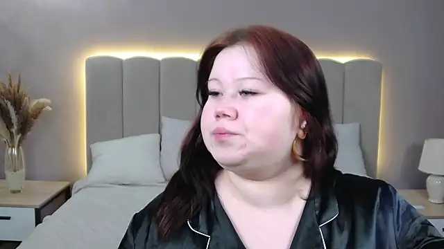 Snapshot of EvaNova_ chatting on February 9, 10:24 am EvaNova online show from February 9, 10:24 am