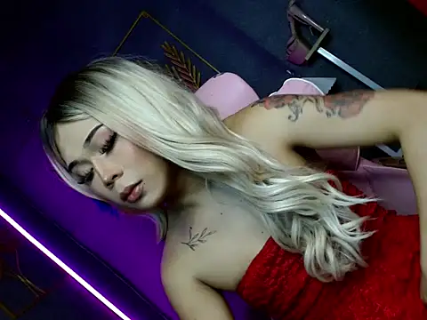 Snapshot of slutty_lauraxxx chatting on February 15, 7:51 am slutty lauraxxx online show from February 15, 7:51 am