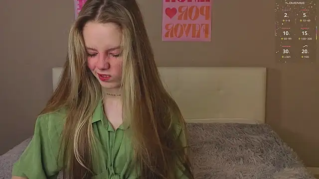 Snapshot of TiffinyMergist chatting on February 4, 6:47 pm TiffinyMergist online show from February 4, 6:47 pm