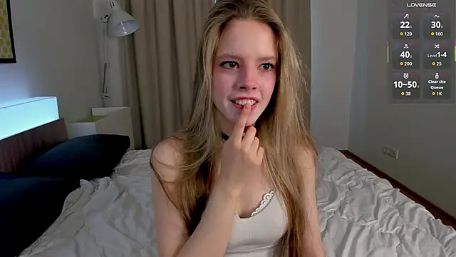 Snapshot of TiffinyMergist chatting on February 24, 5:52 am TiffinyMergist online show from February 24, 5:52 am