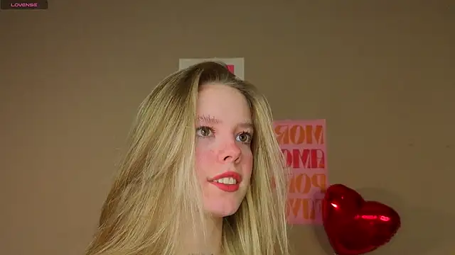 Snapshot of TiffinyMergist chatting on February 20, 7:05 pm TiffinyMergist online show from February 20, 7:05 pm