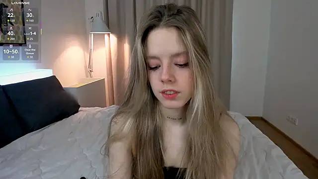 Snapshot of TiffinyMergist chatting on February 27, 6:13 am TiffinyMergist online show from February 27, 6:13 am