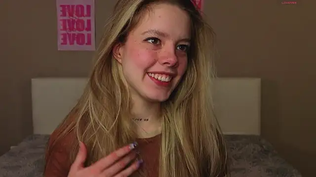 Snapshot of TiffinyMergist chatting on February 6, 6:04 pm TiffinyMergist online show from February 6, 6:04 pm