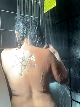 Snapshot of Yara85 chatting on November 8, 2:09 pm Yara85 online show from November 8, 2:09 pm