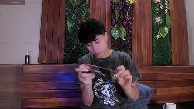 Noah dupont  online show from December 21, 11:34 am