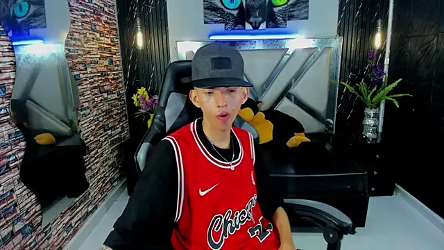 Arthur Loui online show from November 8, 8:01 pm