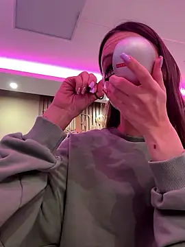 yourselenaa online show from January 15, 1:14 pm