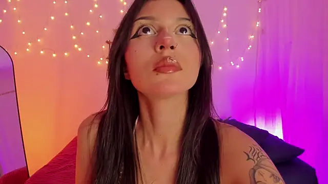 Snapshot of Tamara_Aluna_ chatting on May 9, 11:41 pm Tamara Aluna online show from May 9, 11:41 pm