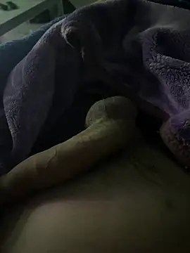 groschibre40100 online show from February 19, 12:40 am