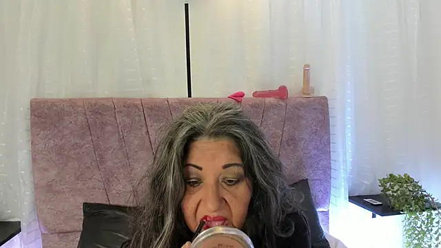 Victoriaa Anderson online show from April 13, 2:10 pm