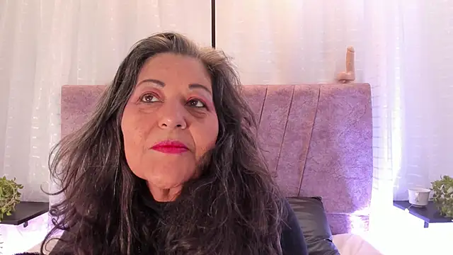 Victoriaa Anderson online show from April 10, 1:29 pm