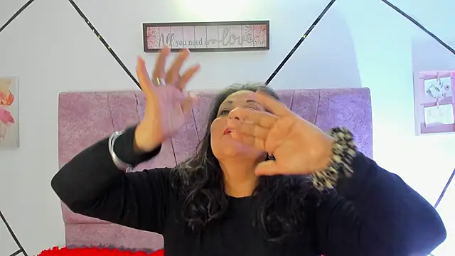 Victoriaa Anderson online show from January 16, 1:26 pm