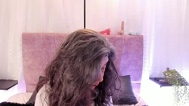 Victoriaa Anderson online show from April 14, 1:49 pm