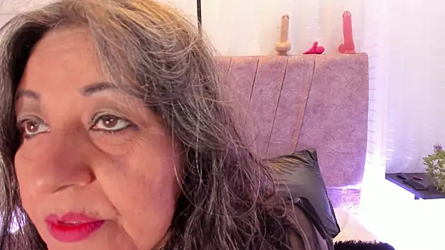 Victoriaa Anderson online show from April 15, 1:59 pm