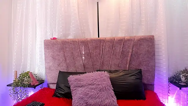Snapshot of Victoriaa_Anderson chatting on June 2, 12:27 pm Victoriaa Anderson online show from June 2, 12:27 pm