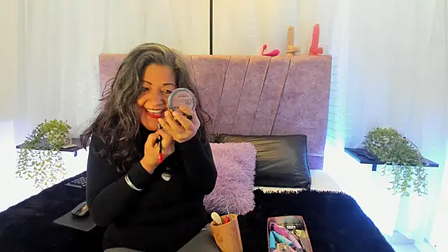 Victoriaa Anderson online show from March 20, 1:45 pm