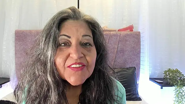 Victoriaa Anderson online show from April 9, 2:45 pm