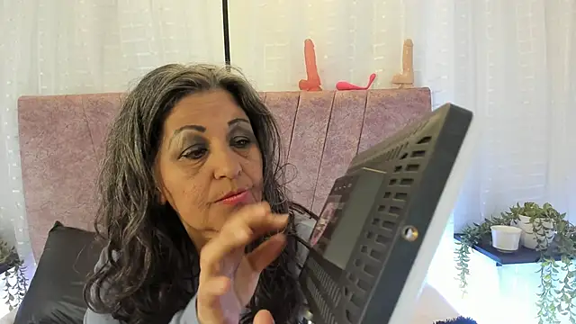 Victoriaa Anderson online show from April 2, 7:31 pm